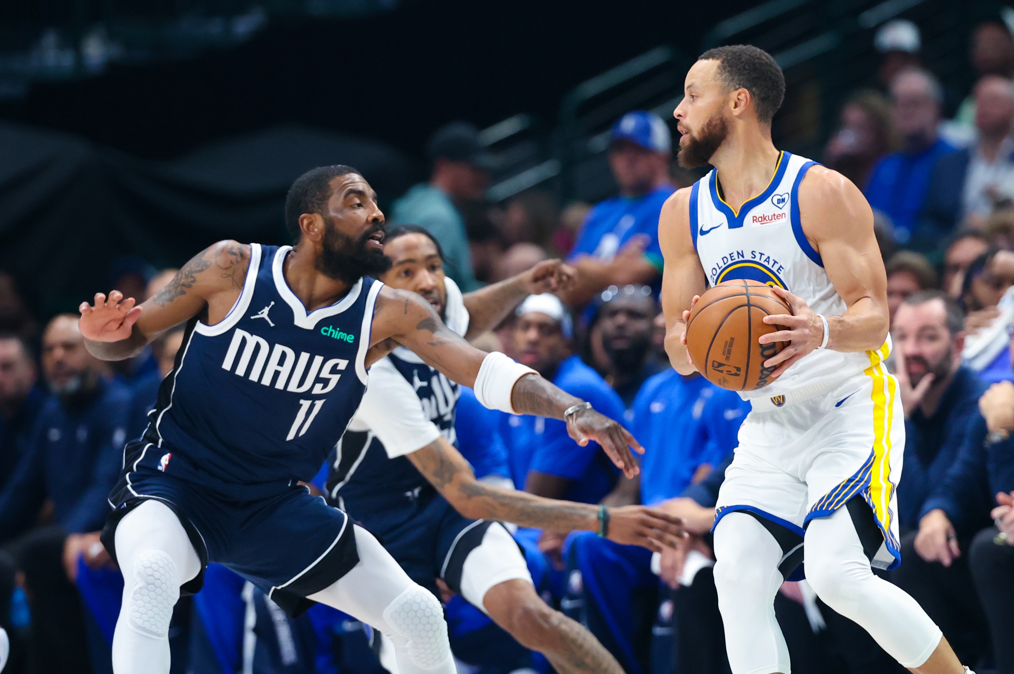 jiuyou游戏中心-本人还没上脚征战过~库里：穿欧文3代比赛征求过欧文的同意